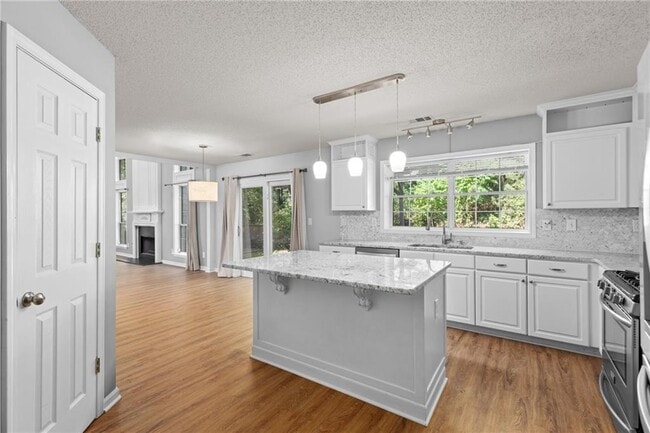 Building Photo - 13030 Carriage Park Ln