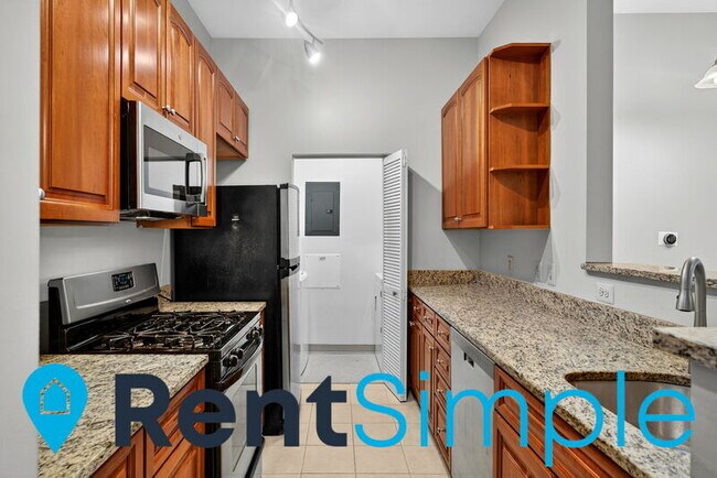 Building Photo - 309 Holland Ln