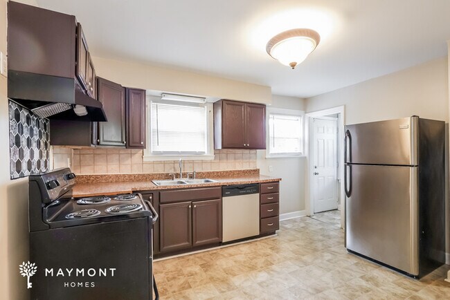 Building Photo - Charming 3 Bedroom Home