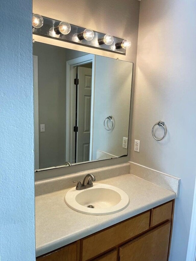 Building Photo - 1888 Bayou Dr