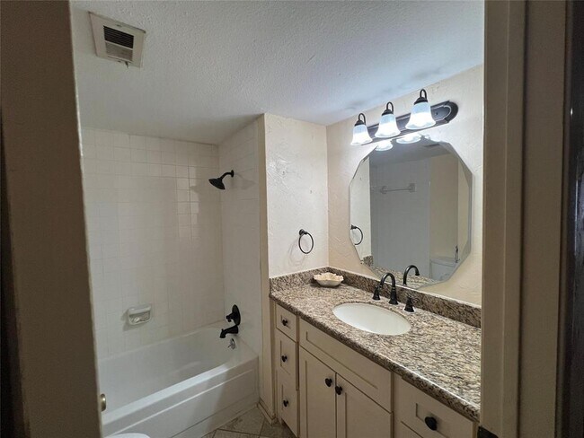 Building Photo - 14515 Wunderlich Dr