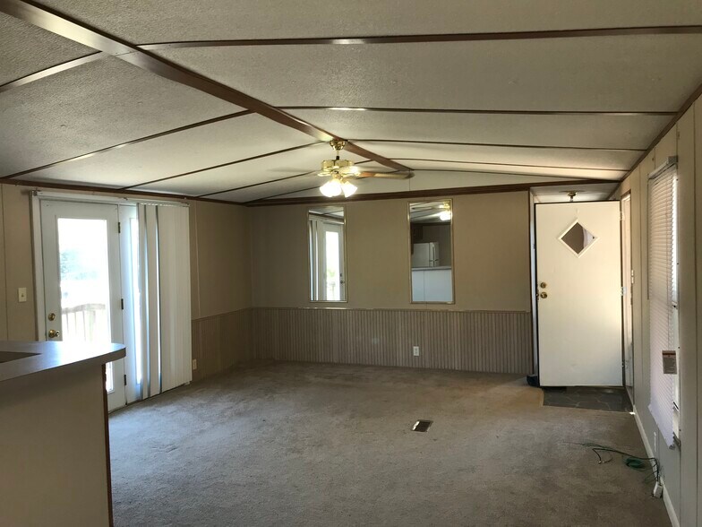 Building Photo - 133 James Way