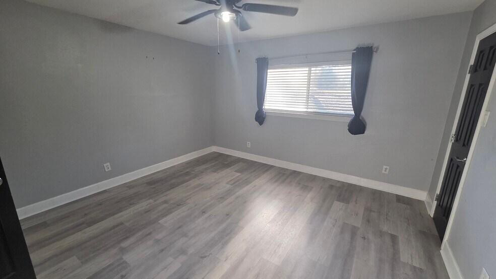 Master Bedroom - 15865 Shatterway Ln