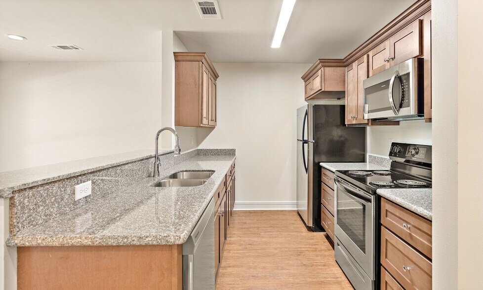 Building Photo - 41310 Brown Rd