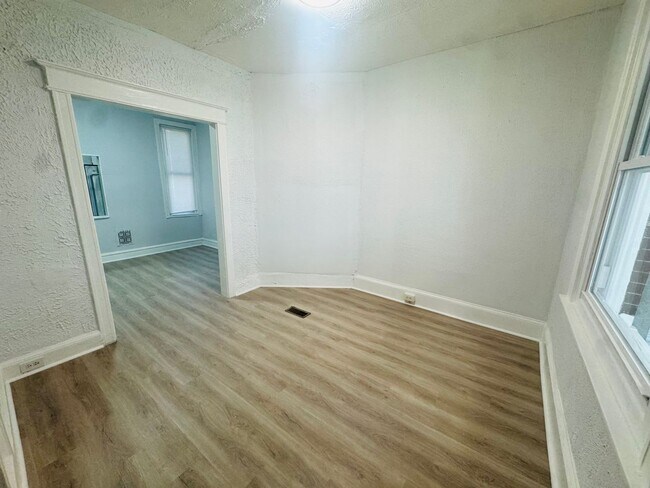 Building Photo - Refreshed 3bd/1bth House with Rear yard!! SECTION 8 ONLY!!