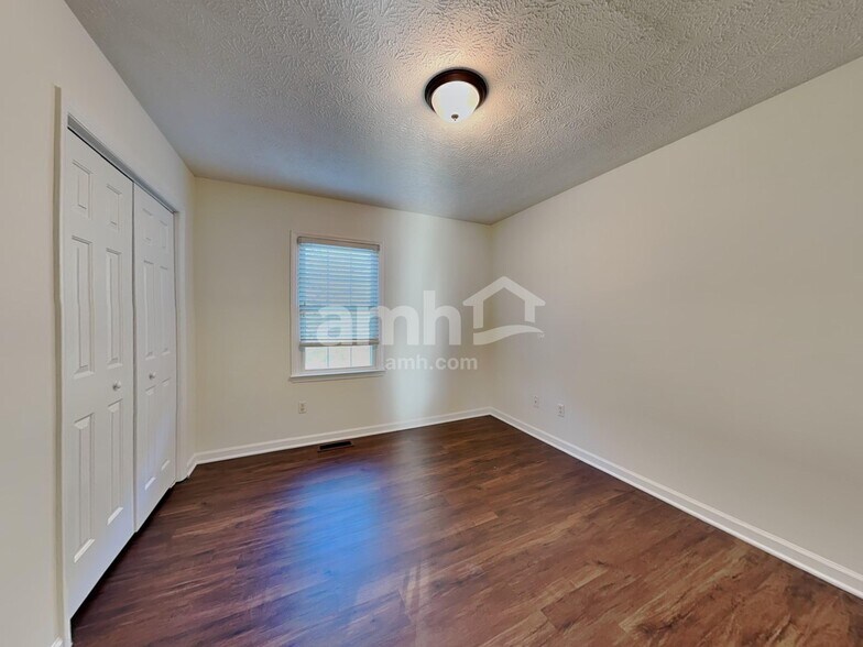 Building Photo - 541 Clyde Dr