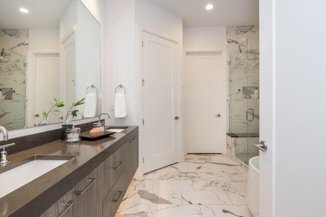 Building Photo - 1494 Red Fox Dr NE