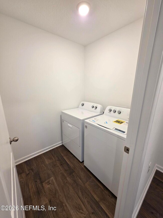 Building Photo - 2885 Oak Stream Dr