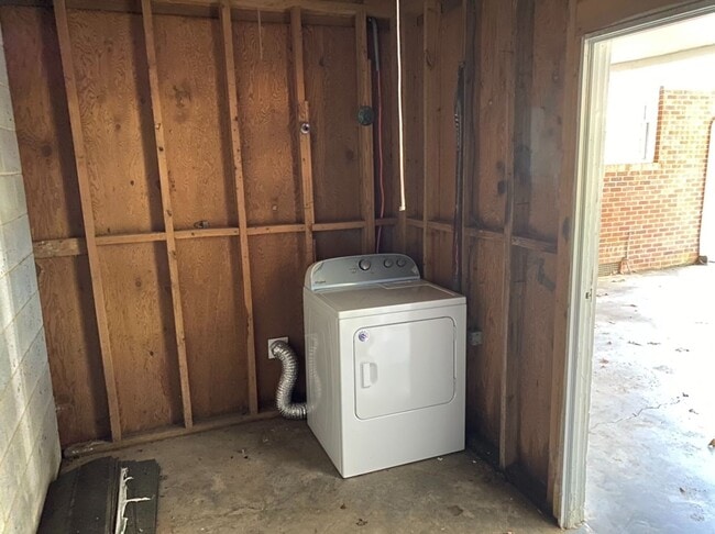 Building Photo - Fantastic 3 Bed 2 Bath Durham Ranch Brick Home