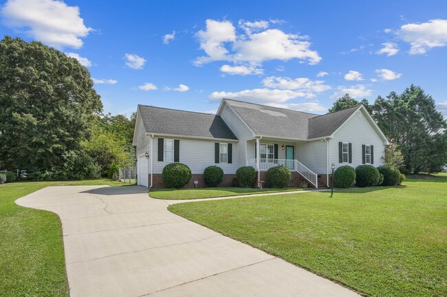 Building Photo - 202 Starcrest Dr