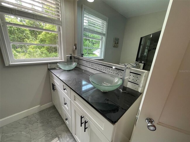 Building Photo - 1403 NW 9th Ave