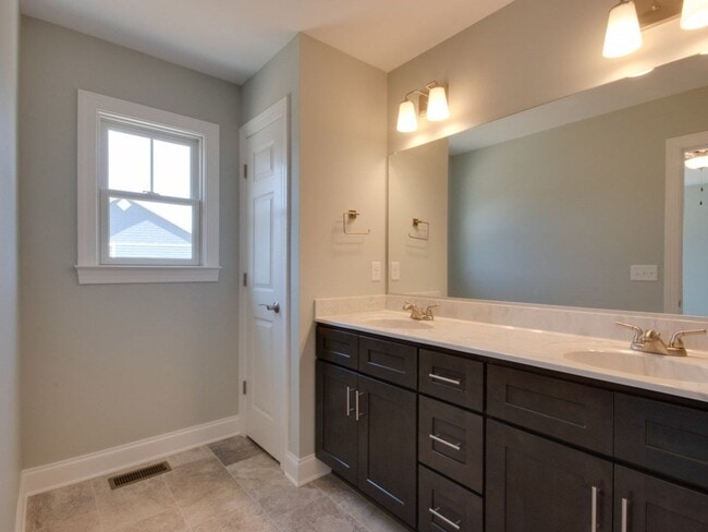 Building Photo - Luxury Rental The Townes at Congers Creek