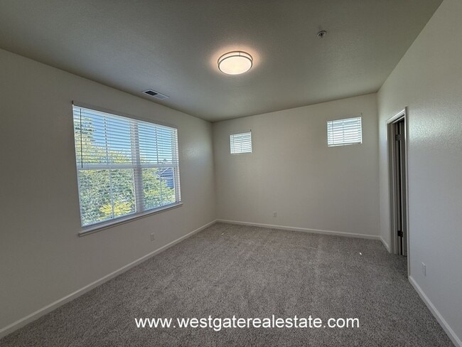 Building Photo - 703 Wood Sorrel Dr