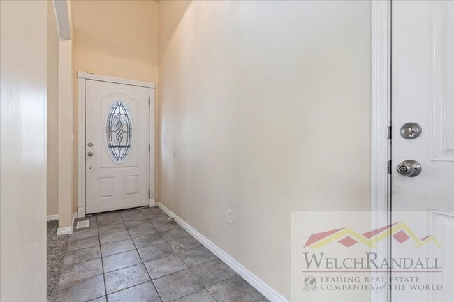 Building Photo - Spacious Residence in Taylorsville – 5 Bed...