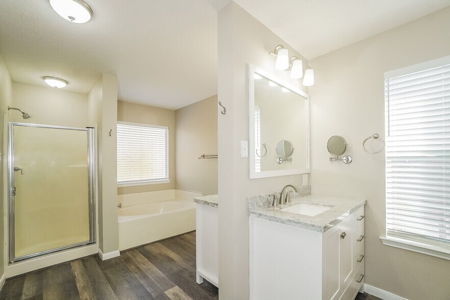 Building Photo - 21902 Willow Shadows Dr