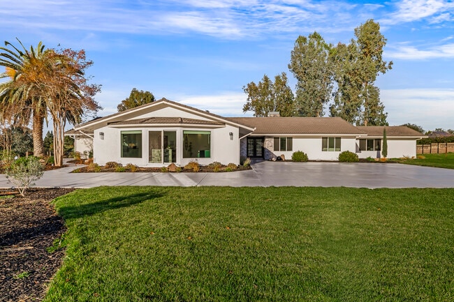 Building Photo - 6615 Arabian Cir