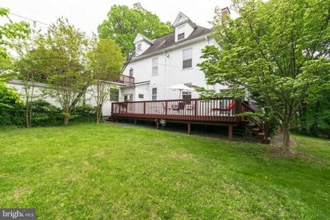 Building Photo - 720 Gladstone Ave