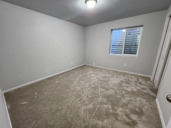 Building Photo - Captivating 6 Bed, 4 Bath Home Near Black ...