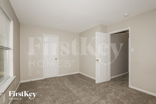 Building Photo - 1180 Crescent Dr
