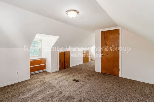 Building Photo - 3233 Hiawatha St