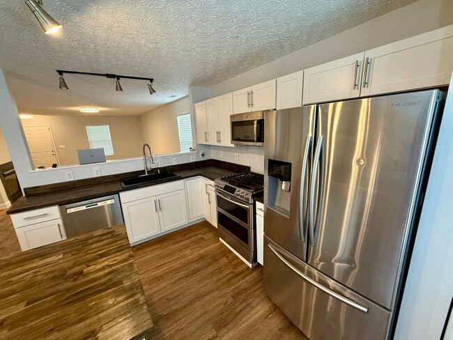 Building Photo - Spacious 4-Bedroom Home in the Licking Heights School District