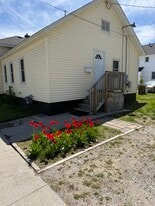 Building Photo - 1365 Peck St