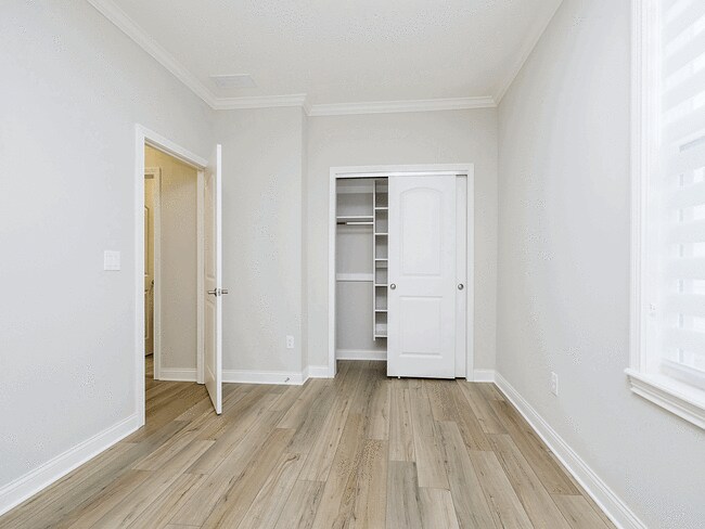 Building Photo - 14755 Legacy Oaks Dr