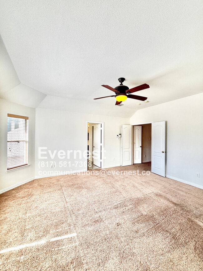 Building Photo - 4-Bedroom Home with Versatile Layout Near ...