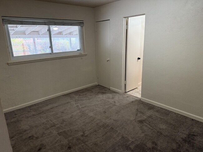 Building Photo - Charming 3 bed/2 bath house in the Heart o...