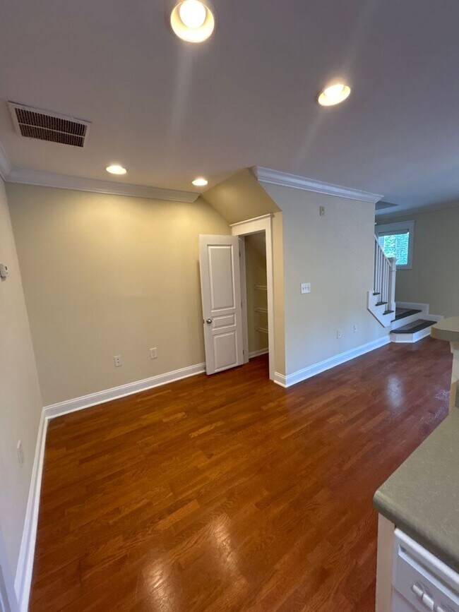 Building Photo - One Bedroom Available in this Three Bedroom Townhouse, Male Applicant!
