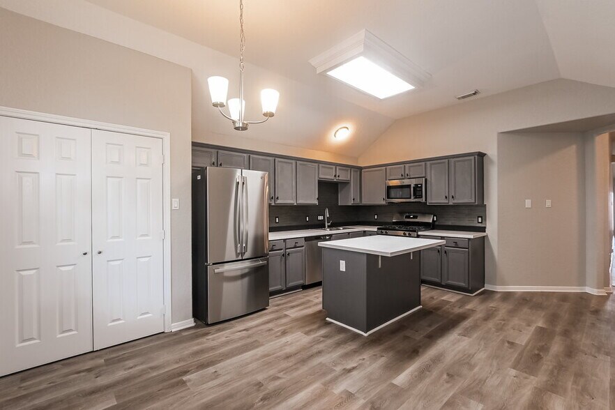 Building Photo - 622 Oak Briar Dr