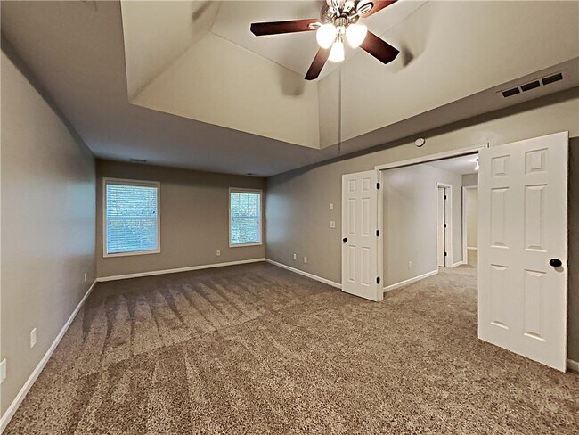 Building Photo - 2184 Longmont Dr