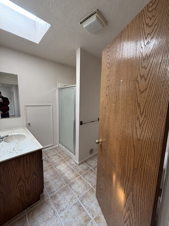 Building Photo - 187 E 5th St