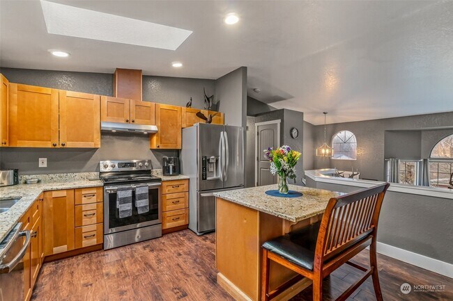 Building Photo - 1423 85th Dr NE