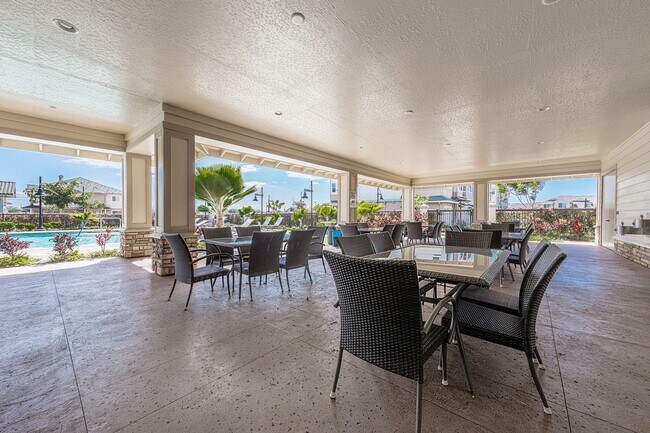 Building Photo - Stunning 3-bedroom and 2.5 Bath - Located ...