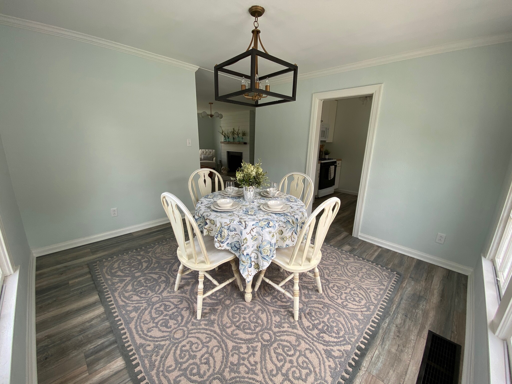 Building Photo - 227 Green Oak Dr