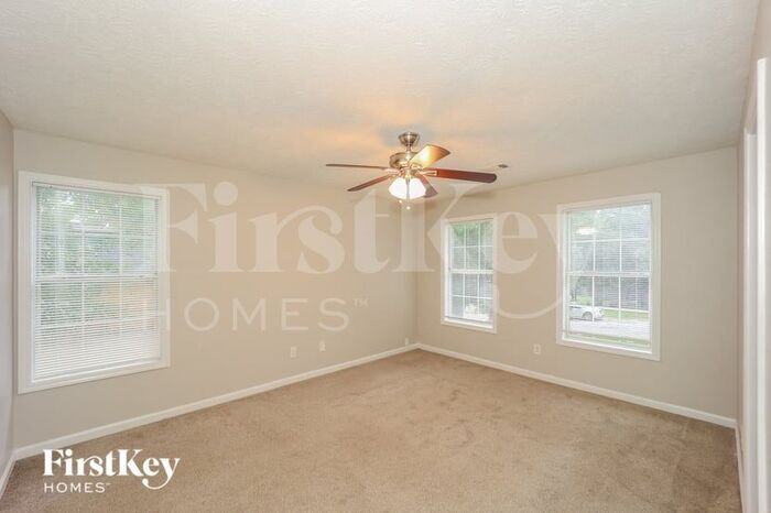 Building Photo - 11685 Heritage Dr