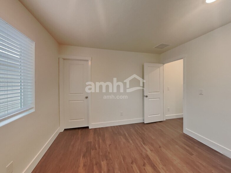 Building Photo - 1465 N Alderleaf Rd