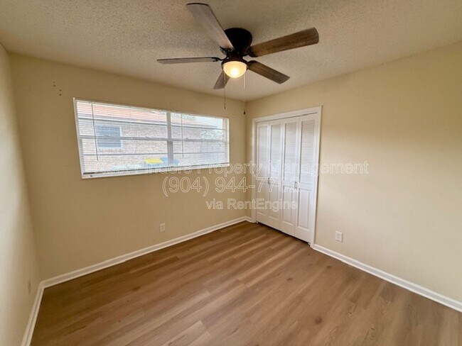 Building Photo - 5907 Gumwood Dr