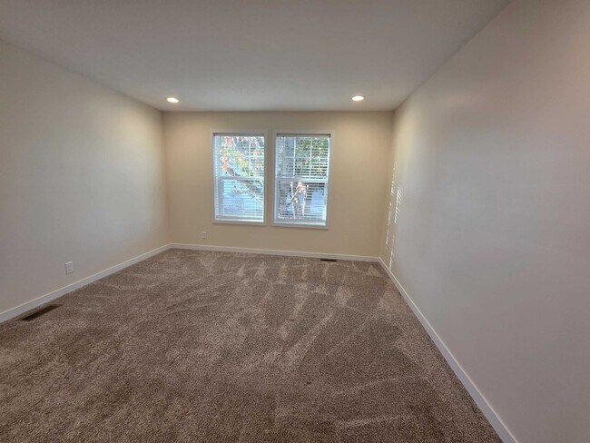 Building Photo - 3678 Hawthorne St