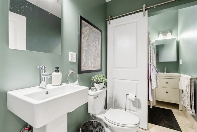 Building Photo - 180 Gold St