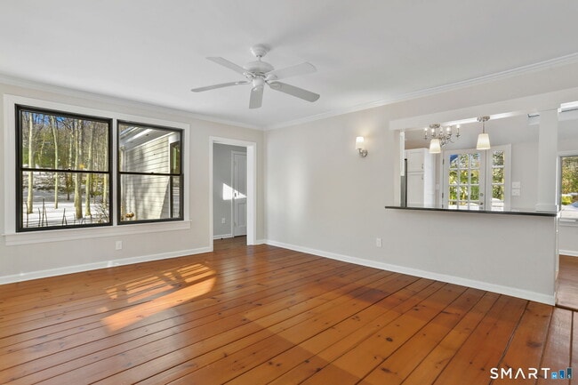 Building Photo - 815 Valley Rd