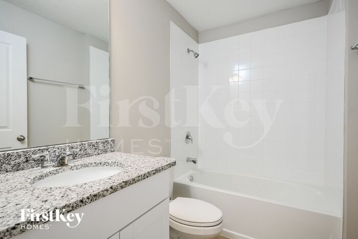 Building Photo - 421 Earhart Dr