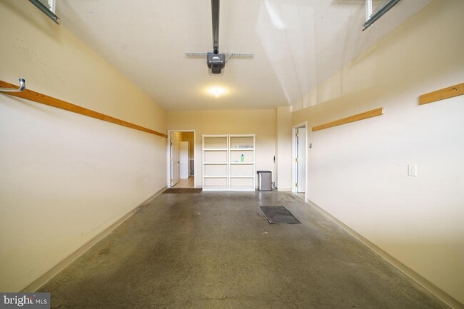 Building Photo - 2616 Greenport Dr