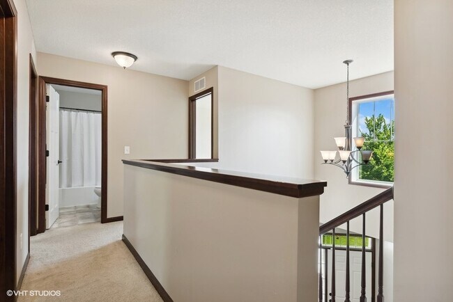 Foyer goes up to 2nd level - 4505 Yellowstone Ln N