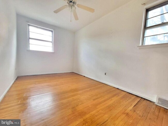 Building Photo - 628 W Providence Rd