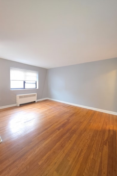 Building Photo - 165 Vroom St