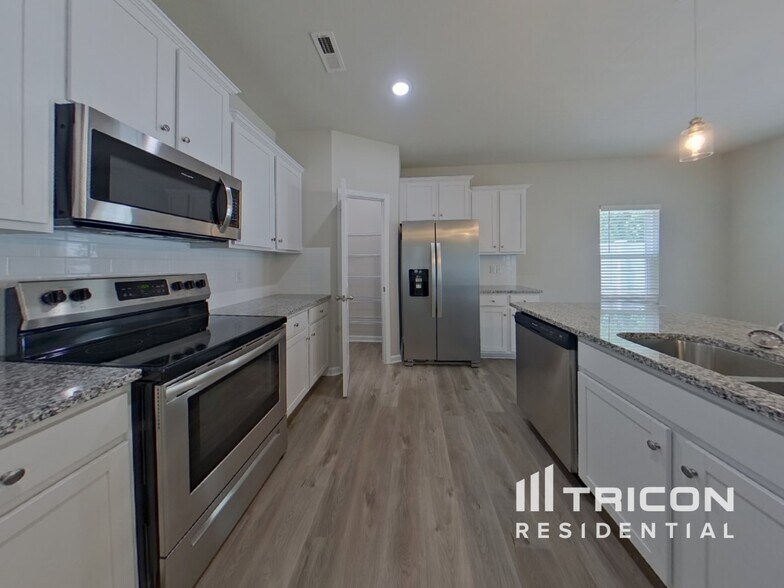 Building Photo - 209 Spring Knoll Dr