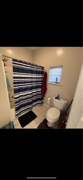 Building Photo - 1023 Gladden St