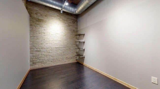 Building Photo - 607 Washington Ave S